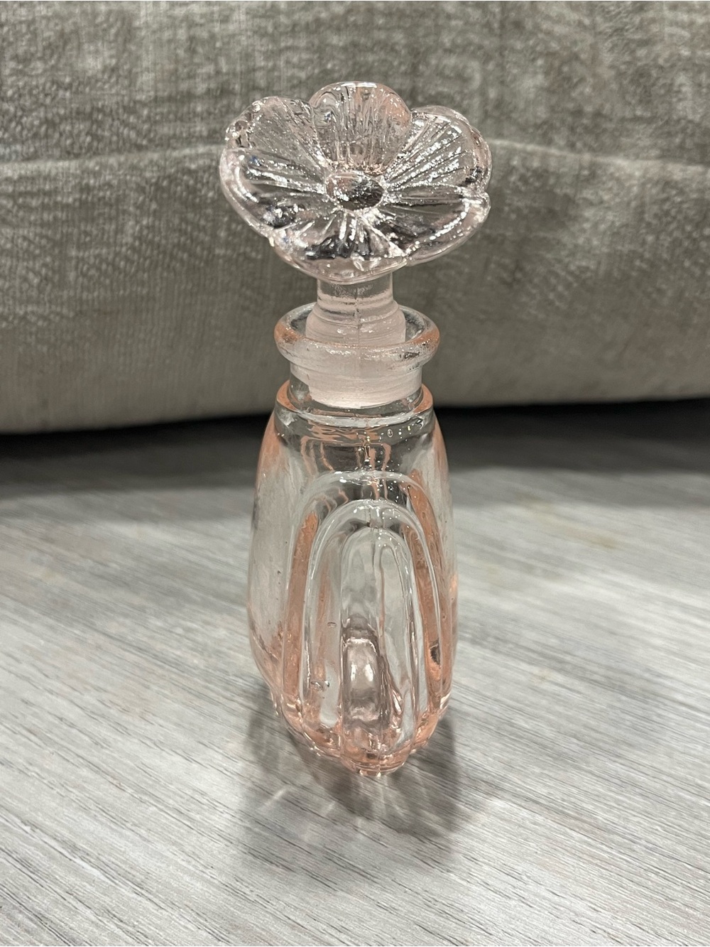 Vtg Pretty Pink Double Daisy Top Perfume Bottle with Ground Stopper 4.25", Empty - Picture 2 of 11